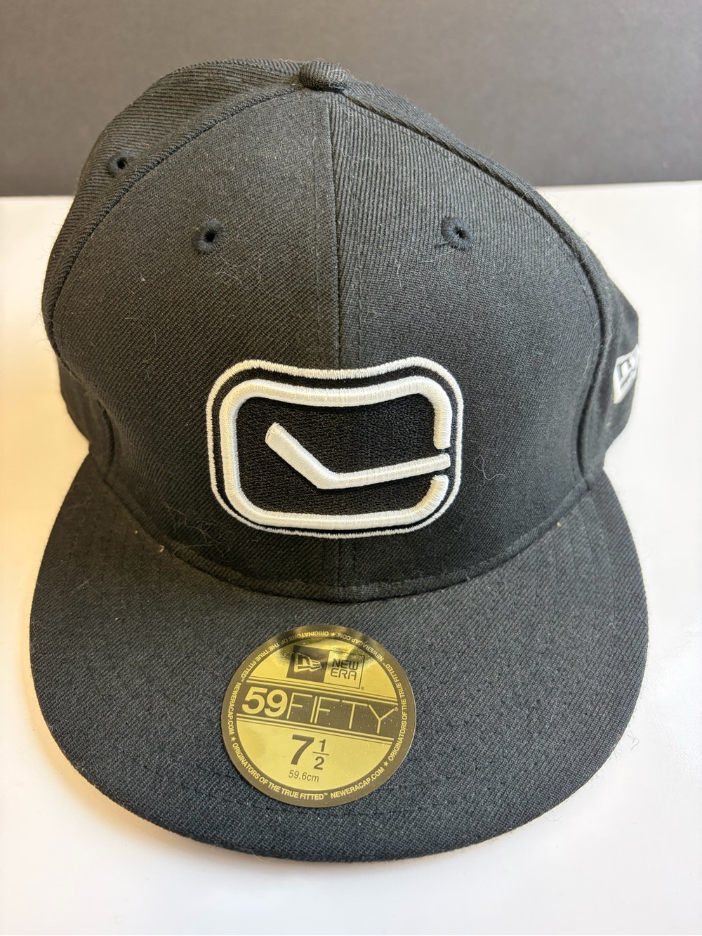 New Era Black Vancouver Canucks 59FIFTY Fitted Cap with White Logo - 7 1/2